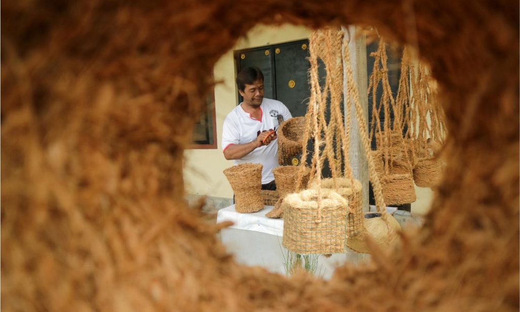 Pengertian Cocomesh Sabut Kelapa Fungsi, Proses Pembuatan, dan Cara Pemasangan